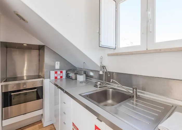 Apartament Bright In Alfama, Lisbon, Historic Heart & Great Views - Ttl99